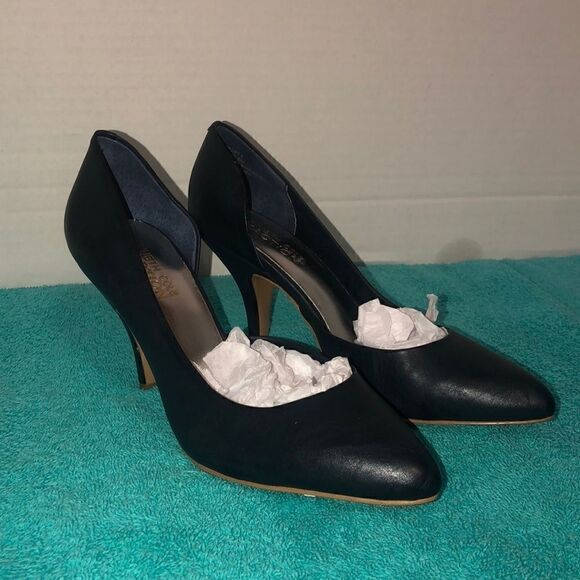 Kenneth Cole Reaction Heels - Picture 1 of 6
